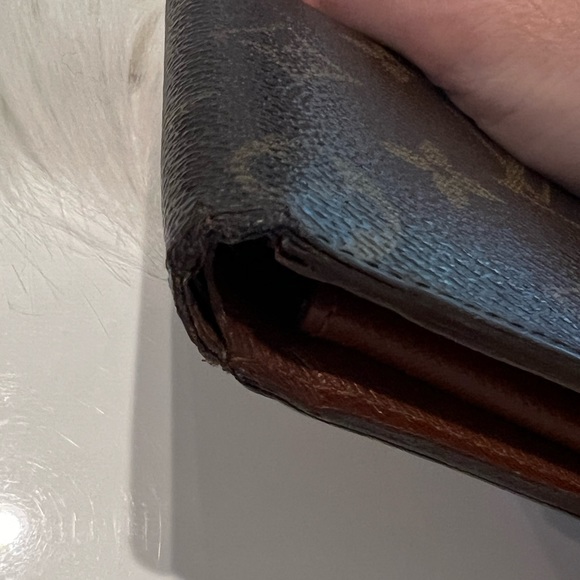 AUTHENTIC LOUIS VUITTON MONOGRAM MARCO WALLET - Picture 4 of 17